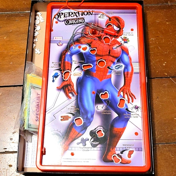 Marvel Spider-Man Origins Operation Game - Picture 3 of 3